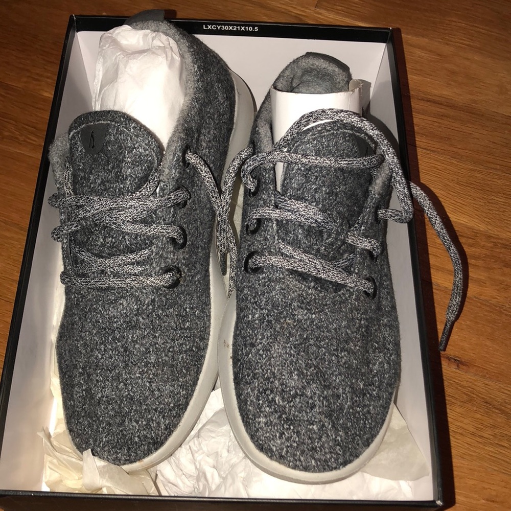 ALLBIRDS sneakers